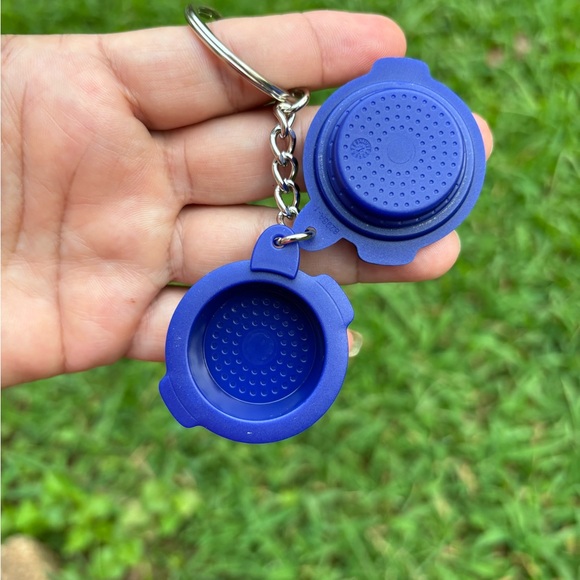 TUPPERWARE KEYCHAINS (3 PIECES SET) - Picture 13 of 16